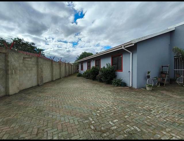 6 BEDROOM HOUSE FOR SALE IN MTHATHA CENTRAL